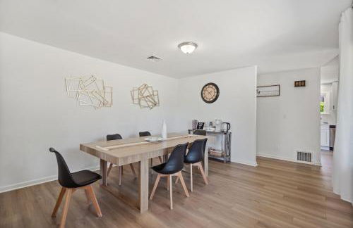 Spacious 5B2B home 5 min to airport with AC, Game Room, WiFi, Parking - Photo 6