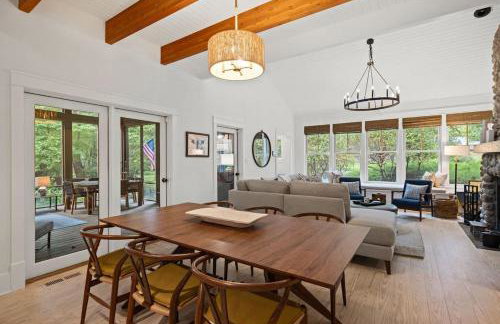 Bella and Dulce's Lakehouse by Juniper Holiday + Home - Photo 12