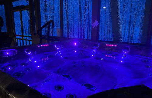 Woodshores Retreat - cozy retreat, hot tub, Lk MI - Photo 8