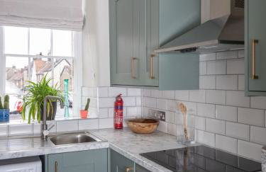 Cosy Ground Floor Flat by Catherine Hill Frome - Foto 8