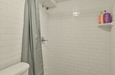 Communal Crashpad-City Card for local biz discounts - Foto 19