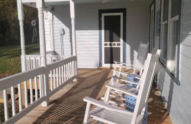 Restored 1900s Historic Home - Jonesboro, VA - Foto 5