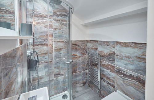 Saltburn Centre 3-Bed 3-Bath Apartment - Foto 13