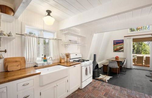 Scout's Lakehouse Retreat by Colby & Conrad - Foto 15