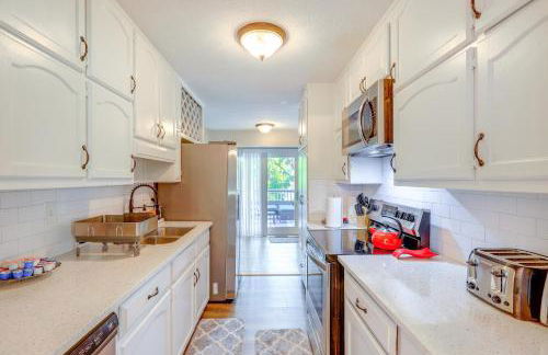 Deck and Game Room Family Home in Stockbridge! - Foto 8