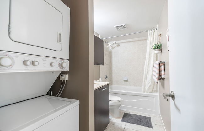 Stylish Suite in Downtown Toronto - Photo 28