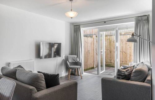 Beach Mews - Modern townhouse with patio and private parking - Photo 2