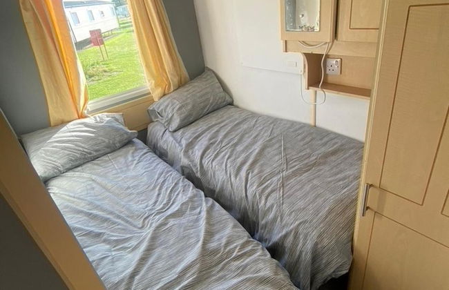 Caravan - Sleeps 4 - Parking - 10mins To Beach - Foto 3