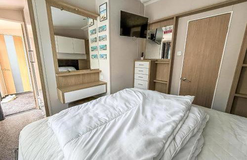 Stunning Caravan With Large Decking At California Cliffs In Norfolk Ref 50001Oc - Foto 16