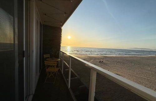 Oceanfront 2 BR w Pool & Parking 234 - Foto 1