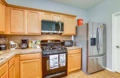 Fish and Hike Pet-Friendly Humble Home with Yard - Foto 11