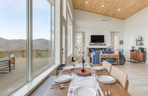 Mtn-View Hidden Falls Cabin with Hot Tub and Deck - Foto 18