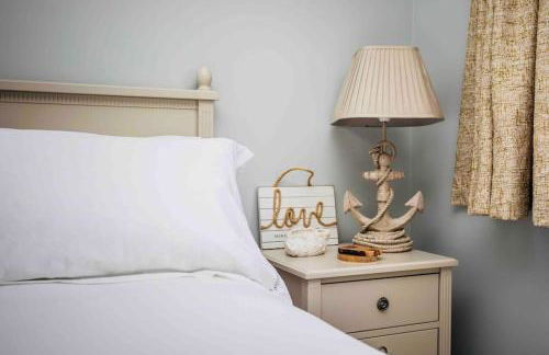 Lilliput Hideaway 5 mins from Sandbanks Beach - Photo 14