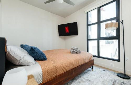 Stunning 2BR apartment steps from Santa Monica pier - Photo 19