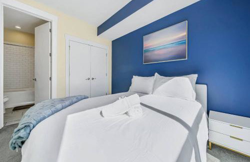 Modern 4-Story 3-BR Townhome with Rooftop Lounge - Foto 58