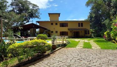 Refúgio em Macacos para até 12 hóspedes com piscina aquecida, 5 suítes e riacho - Foto 4