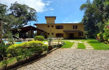 Refúgio em Macacos para até 12 hóspedes com piscina aquecida, 5 suítes e riacho - Foto 4