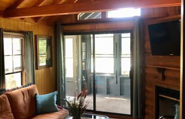 Woodsy and Private- Rustic Cabin - Foto 2