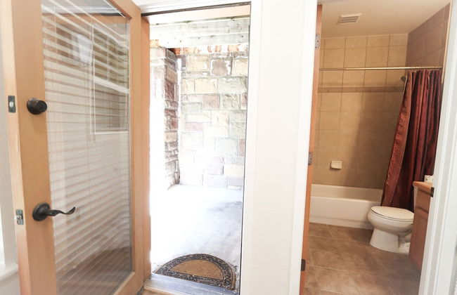 New Downtown Luxury Hideaway Skiing - Photo 22