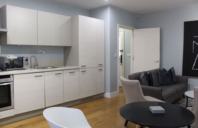 Luxurious Private One Bedroom Apartment - Foto 8