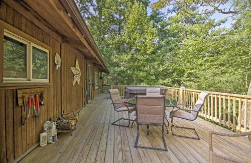 Secluded Stanardsville Cabin with 10 Acres and Hot Tub - Foto 2