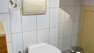 Dachgeschosswohnung im zweiten Obergeschoss - Foto 2