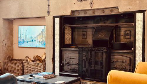 Sherlock Holmes Historic House - Photo 3