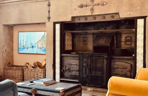 Sherlock Holmes Historic House - Photo 3