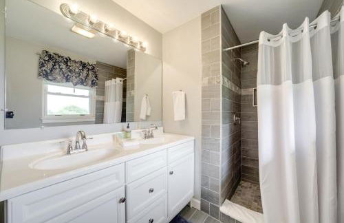 Centrally Located Brevard Home with Deck and Fire Pit! - Foto 15