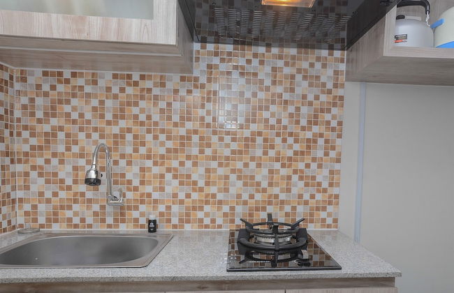 Comfy and Minimalist Studio at Amethyst Apartment - Photo 8