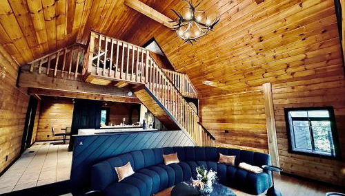 MOONLIGHT MOUNTAIN MANOR - Cedar Hot Tub, Views & Games - Foto 3