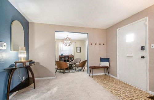 Tahanan - Cozy 4BD Near Downtown & UND - Gameroom - Foto 8