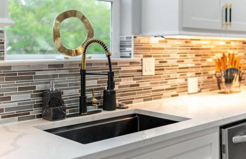 Waterfront Home with Views - Hot Tub & Movie Theatre - Foto 7