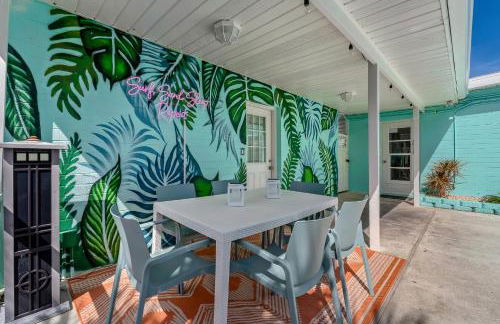 Walk to Beach, Heated Pool, Dog-Friendly, Firepit - Foto 8