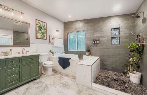 Elegant & Spacious Family Gem with Games, Office, Yard - Foto 5