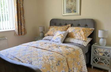 Modern Beautiful Gated Two Bed Apartment - Foto 11