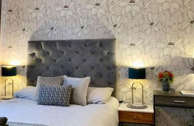 The Lake House, Woking - Photo 9