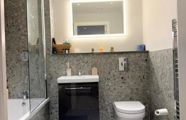 West London Residences - Private Terrace - Opposite Piccadilly Line 20min SOHO Oxford Street - Photo 14