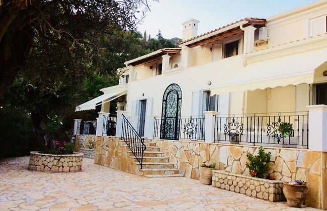 Villa Ampelaki (30 meters to the beach) - Foto 1