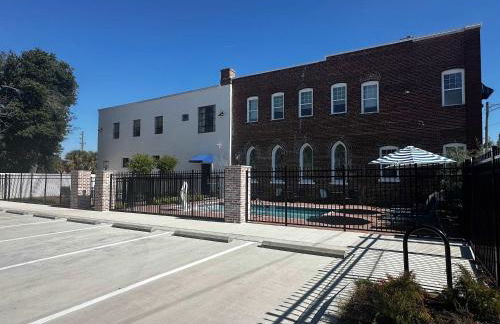 Sanctuary Historic Designer 1BR & Heated Pool - Photo 34