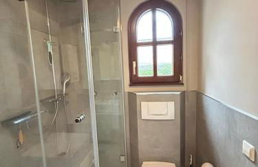 Helle Souterrain-Wohnung mit eigenem Eingang - Foto 12