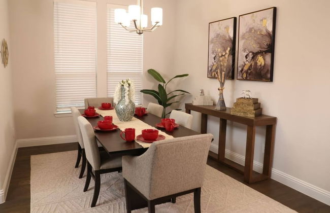 Spacious Home w Putting Green -for Extended Stays - Photo 5