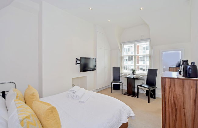 LBS Victoria - Photo 1