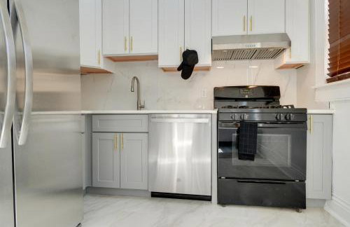 Walk to Churchill Downs Pet-Friendly Retreat! - Foto 10