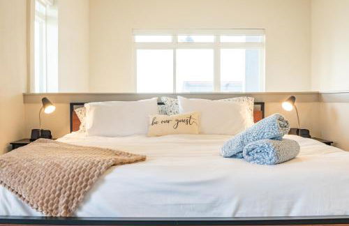 RiverWalk PentHouse Oasis w/Free Parking Gym Pool - Photo 6