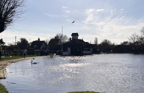 Spinney's Boathouse by The Suffolk Cottage Collection - Photo 16