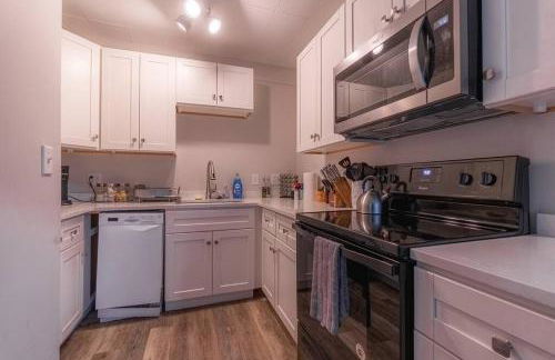 Walk to Downtown Salem with Arcade- Free Parking! - Foto 22