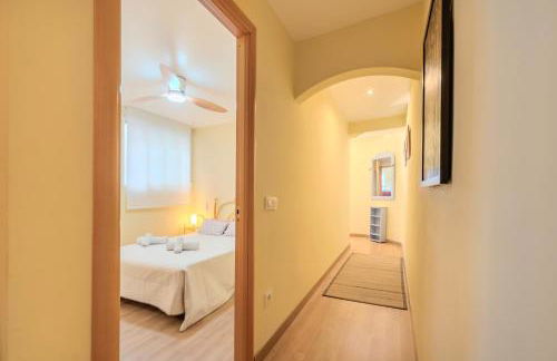 Amplio piso de 100m2 con 3 hab, wifi rápido, AC - Photo 19