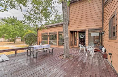 Bryan Home with Deck and Yard about 4 Mi to Texas A and M! - Photo 3