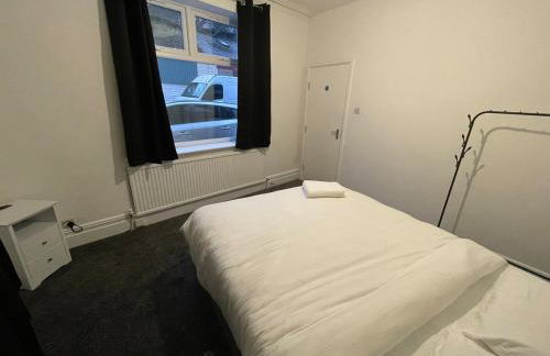 Modern Five Bed Long Stays and Contractors Welcome - Foto 14